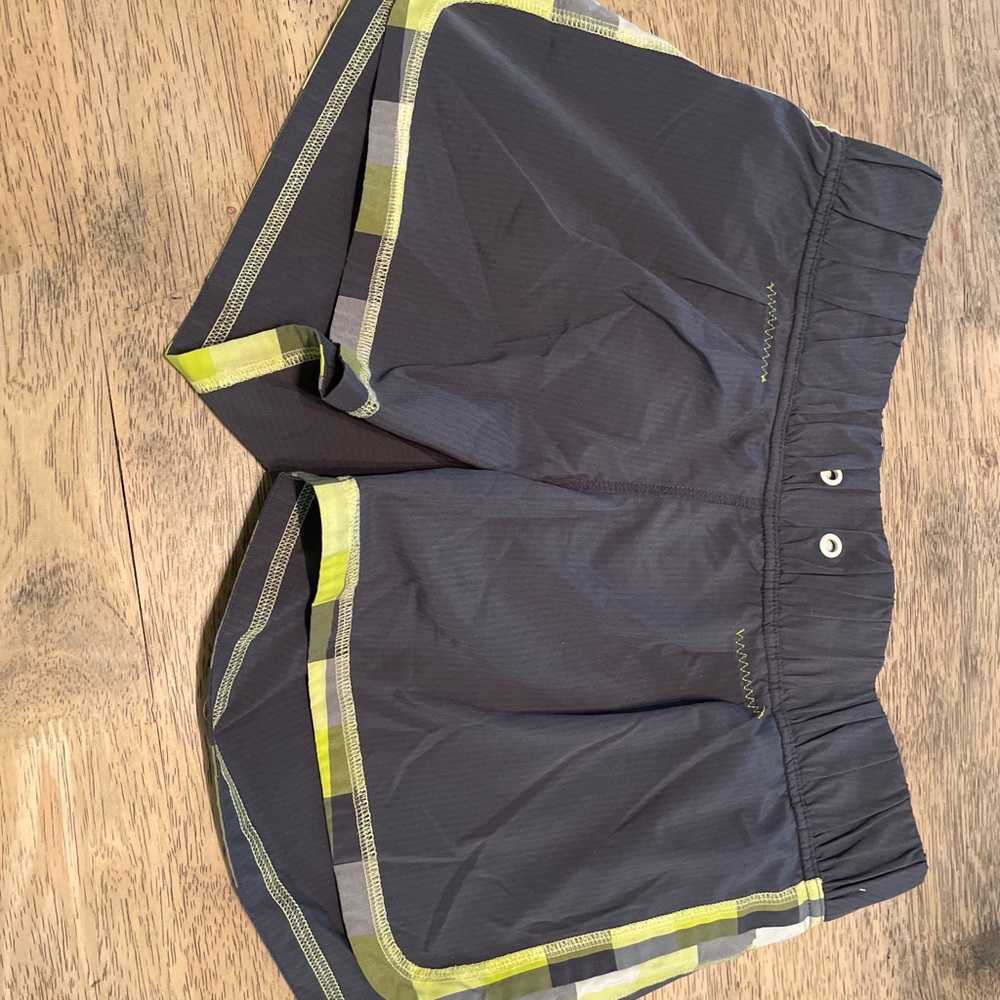 Lululemon Short 6 - Picture 4 of 5